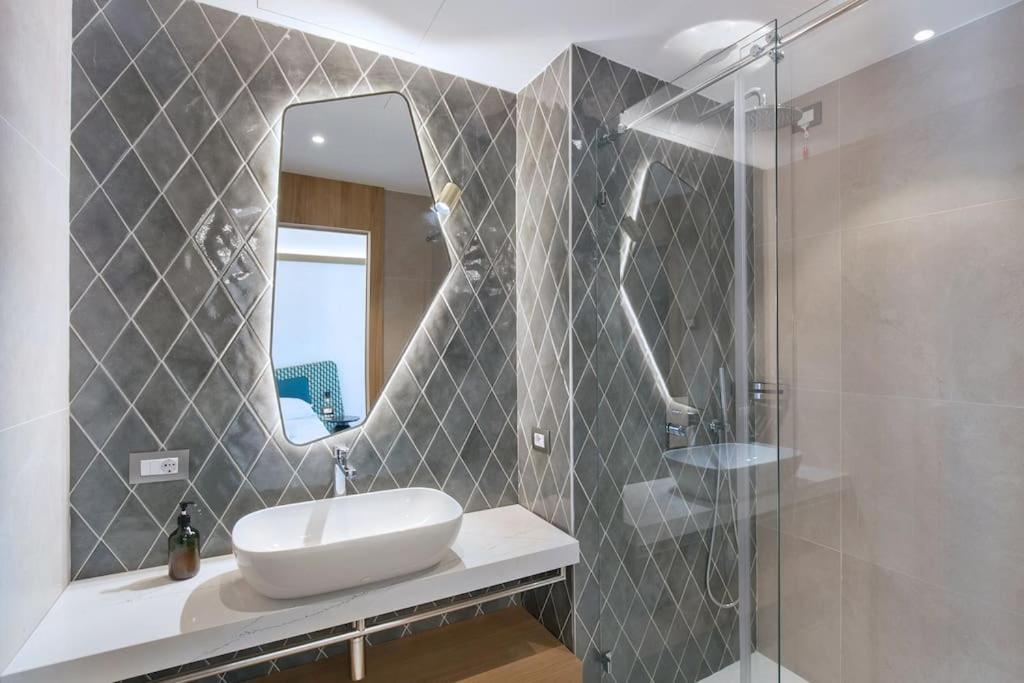 Villa Divina-Apt Armonia-Con Piscina E Vista Lago Castelletto Di Brenzone Buitenkant foto