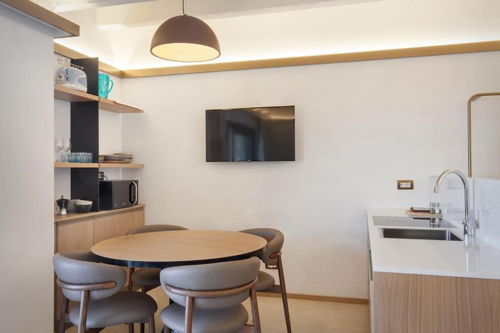 Villa Divina-Apt Armonia-Con Piscina E Vista Lago Castelletto Di Brenzone Buitenkant foto