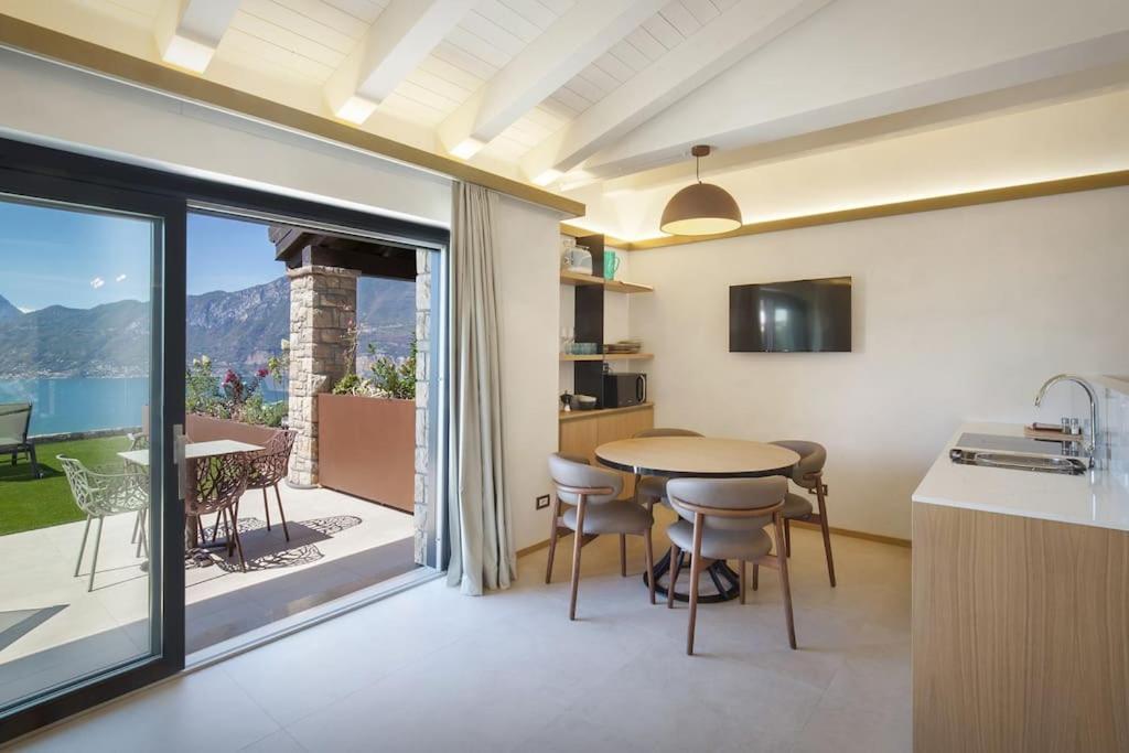 Villa Divina-Apt Armonia-Con Piscina E Vista Lago Castelletto Di Brenzone Buitenkant foto