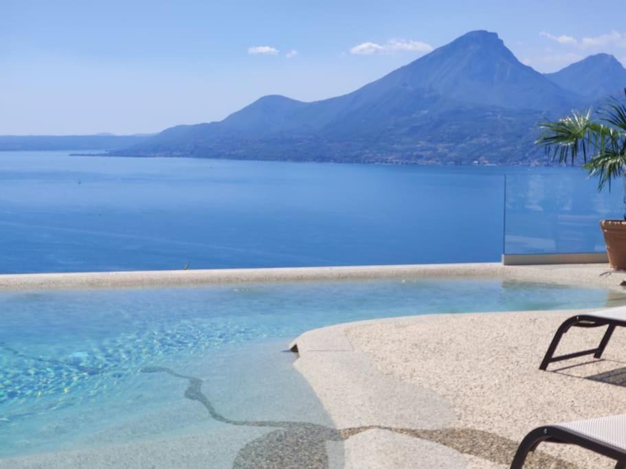 Villa Divina-Apt Armonia-Con Piscina E Vista Lago Castelletto Di Brenzone Buitenkant foto