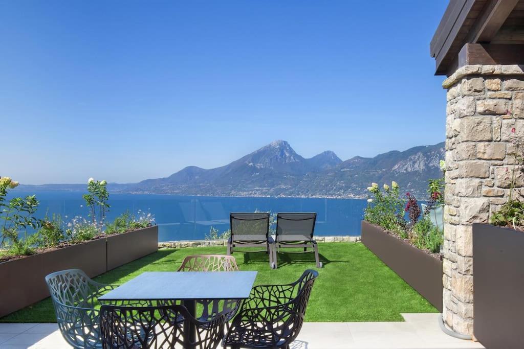 Villa Divina-Apt Armonia-Con Piscina E Vista Lago Castelletto Di Brenzone Buitenkant foto